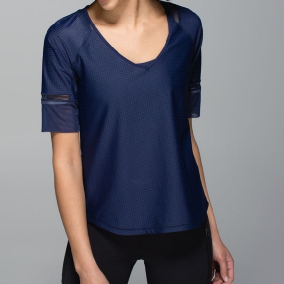 Lululemon Athletica Var-City Deep Navy 1/2 Sleeve V-Neck Shirt Women’s PTP 16" - Picture 2 of 10